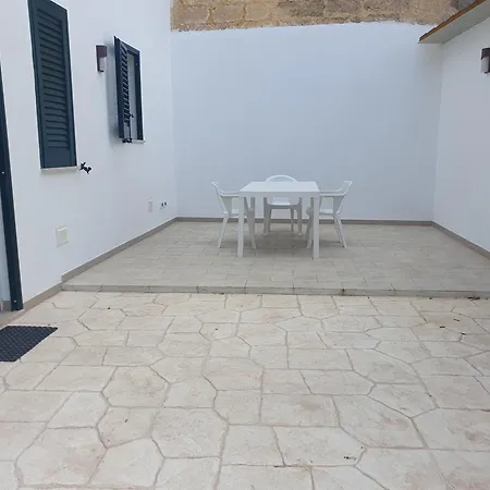 Il Giardino Di Dama Giuggianello